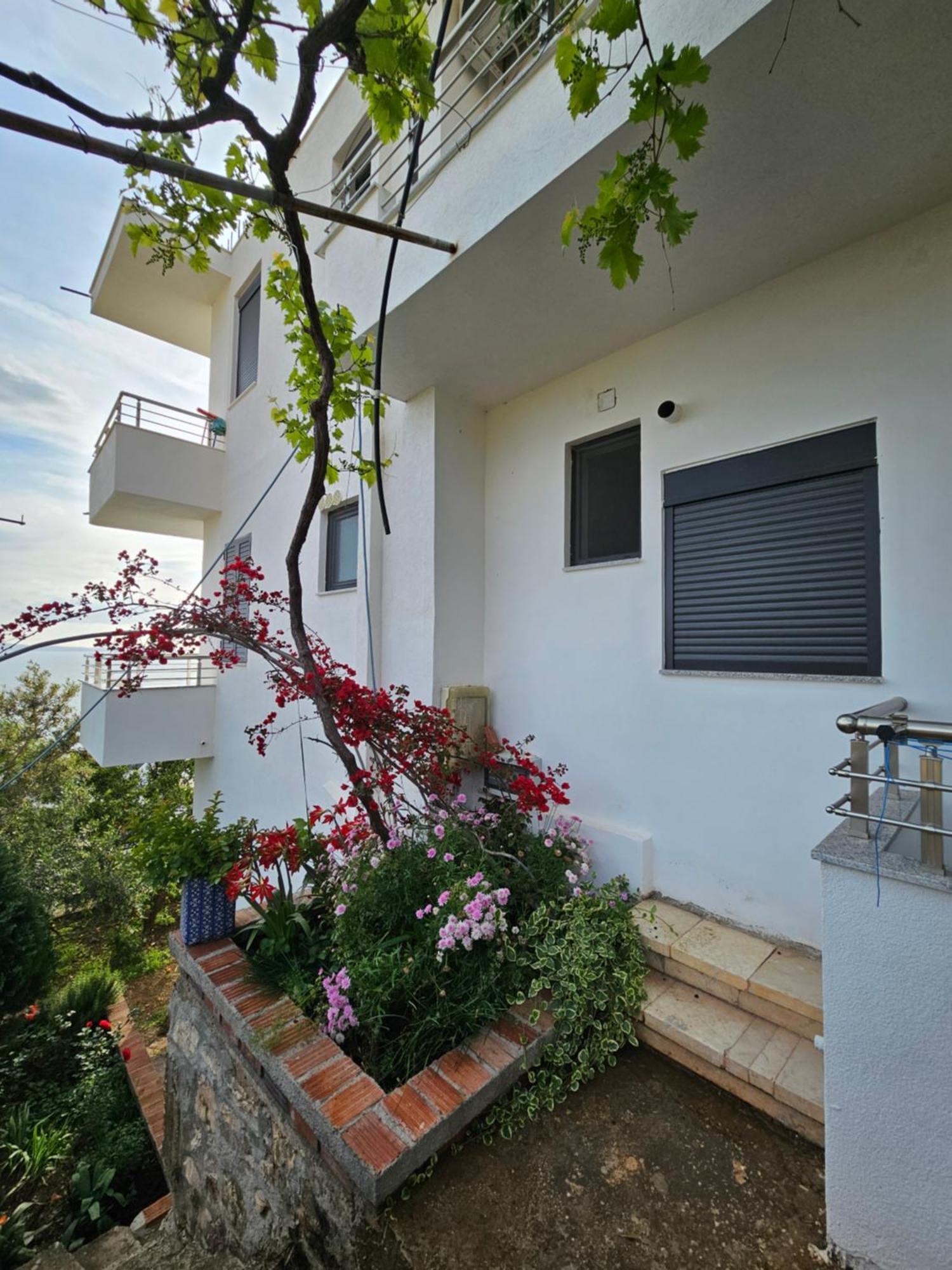 Nora'S Guesthouse Sarandë Exterior foto