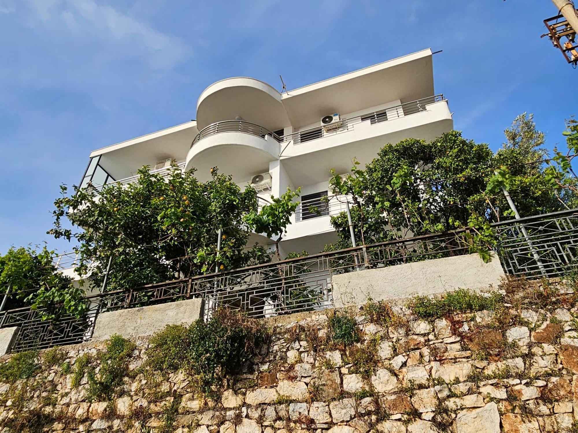 Nora'S Guesthouse Sarandë Exterior foto